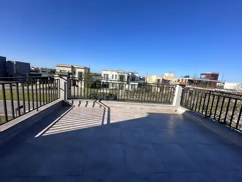 Casa 4 ambientes con 3 baños