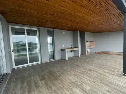 Casa 5 ambientes con 3 baños