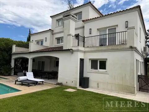 Casa en Alquiler de 3 dormitorios