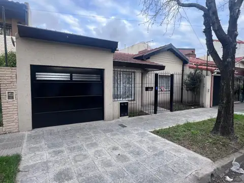 CHALET  3 AMABIENTES CON JARDIN