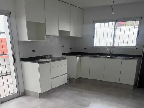 Casa 3 ambientes con 1 baño