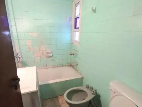 Departamento 3 ambientes a refaccionar con cochera