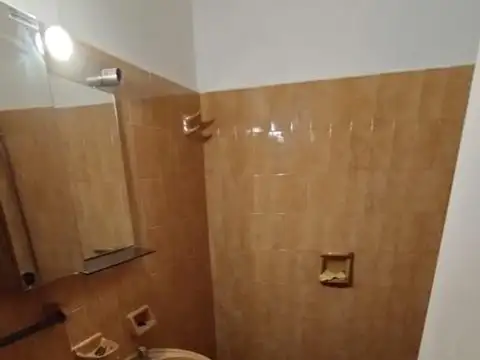 Depto Tipo Casa en Alquiler en Caseros, $ 650.000