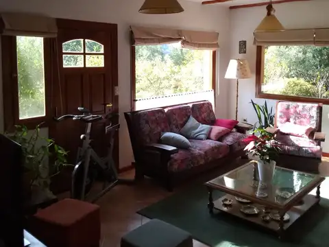 Casa 5 ambientes con 2 baños