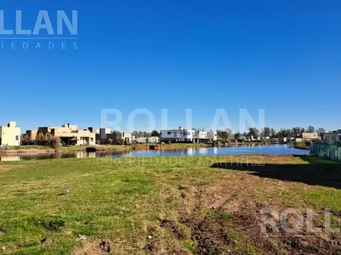 Lote a la Laguna 784 m2