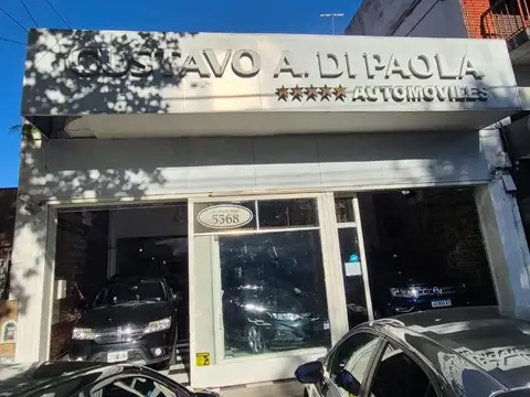 EXCELENTE LOCAL SOBRE AVENIDA Y SALIDA A DOS CALLES