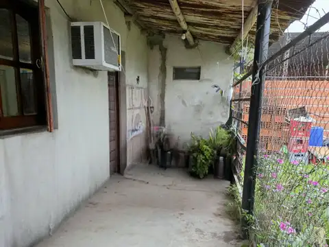 Casa 4 ambientes con 1 baño