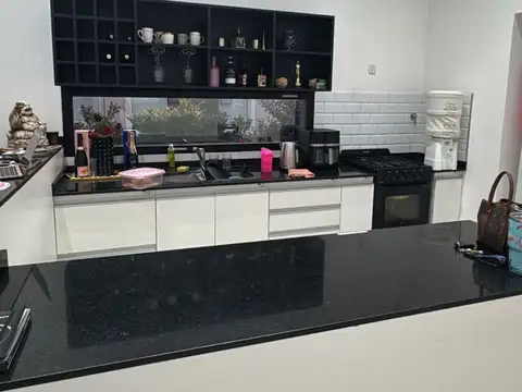 CASA VENTA CON PISCINA BARRIO LOS TALAS, EZEIZA