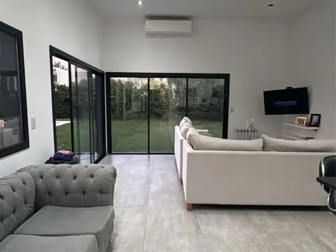 Casa 5 ambientes con 2 baños