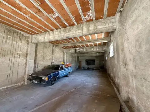 Casa en Venta. Terreno de 543 m2. 2 propiedades independientes. Galpón de amplias dimensiones Zarate