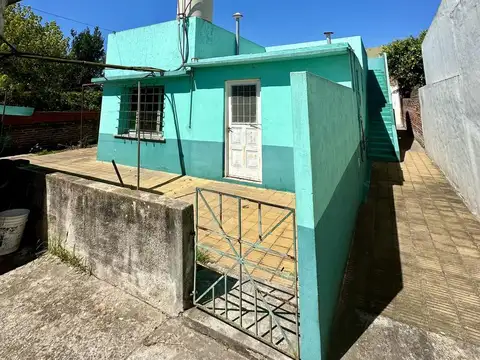 Casa en Venta. Terreno de 543 m2. 2 propiedades independientes. Galpón de amplias dimensiones Zarate
