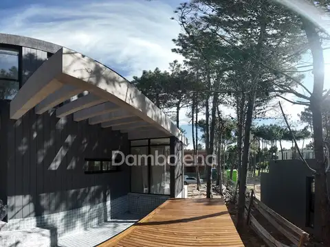 Casa 3 ambientes con 2 baños