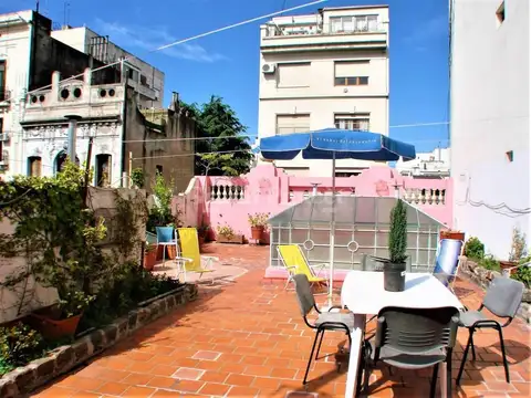 Venta Hostel Habilitado de 9 Ambientes con Terraza y Entrada Independiente