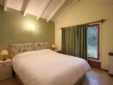 Hermoso chalet en bosque de Carilo