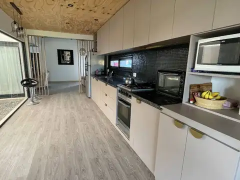 Casa en Alquiler con 2 cocheras