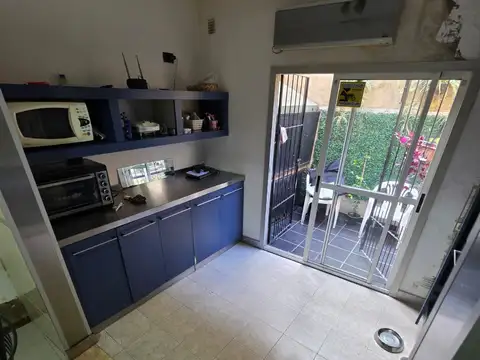 COMODO DUPLEX 3 AMB. EN 2 PLANTAS - GARAGE CUBIERTO - PATIO C/ PARRILLA - BALCON TERRAZA