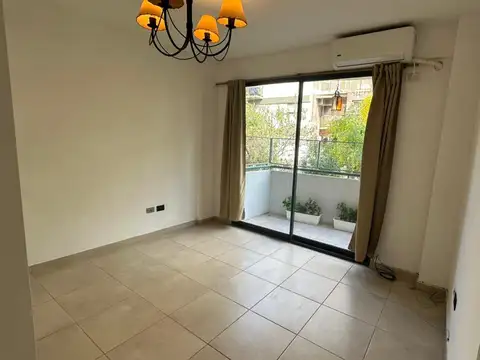 Monoambiente con balcón y excelente ubicación