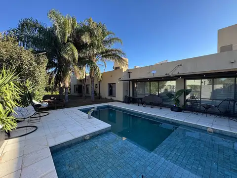 SE ALQUILA CASA NIVEL PREMIUM COUNTRY VALLE VIEJO