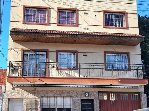 DEPARTAMENTO CON 2 DORMITORIOS-  lIVING- COCINA COMEDOR- BAÑO- BALCON