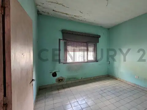 Venta de casa a reciclar lote propio Merlo Centro