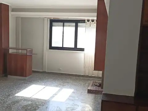 4 Ambientes con balcon al frente