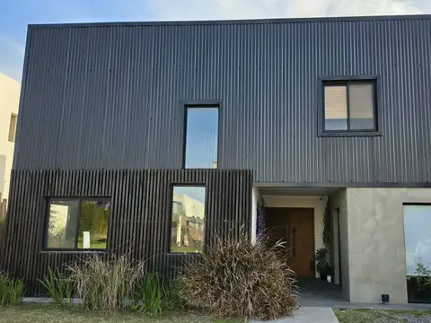Blvd. de Todos los Santos 4300, B1622 Dique Luján, Provincia de Buenos Aires, Argentina