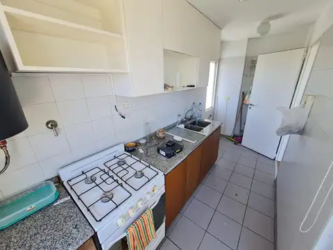 Excelente 2 amb al contrafrente con hermosa vista en piso alto!