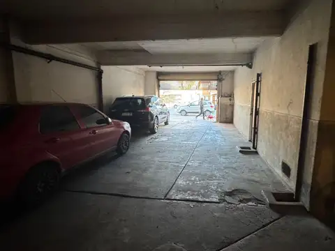 VENTA DE COCHERA CUBIERTA VERSALLES OPORTUNIDAD