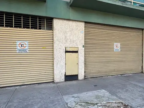 VENTA DE COCHERA CUBIERTA VERSALLES OPORTUNIDAD