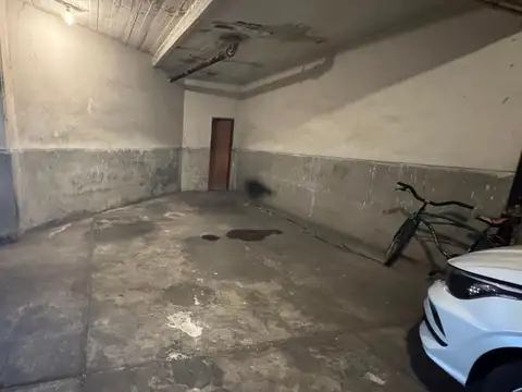 VENTA DE COCHERA CUBIERTA VERSALLES OPORTUNIDAD