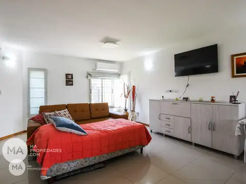Casa en Venta con 3 cocheras