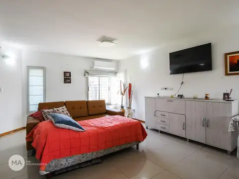 Casa 5 ambientes con 2 baños