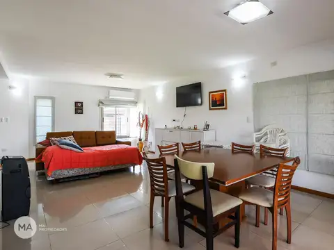 Casa 5 ambientes con 2 baños
