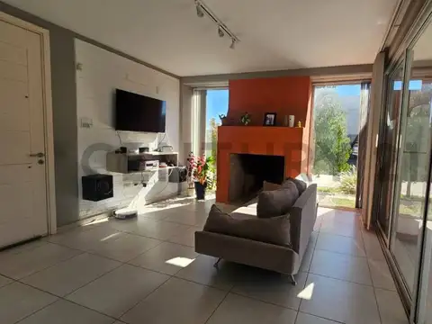 CASA MODERNA EN BARRIO PRIVADO SOL DE CARRODILLA