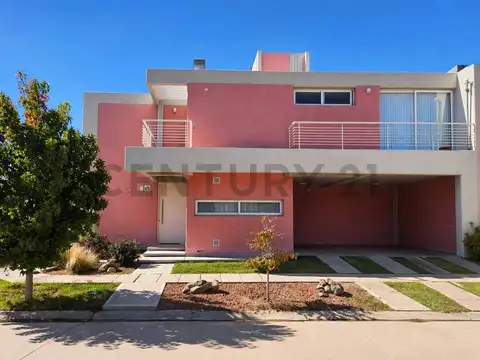 CASA MODERNA EN BARRIO PRIVADO SOL DE CARRODILLA