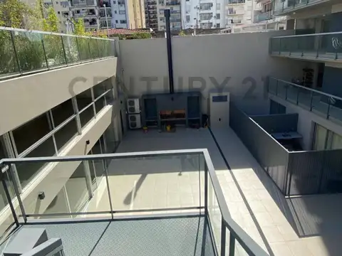 Yatay 700, Piso 0