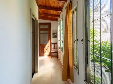 Sensacional casa antigua en pleno Martínez, con jardín, piscina y cerca de todo, en venta.