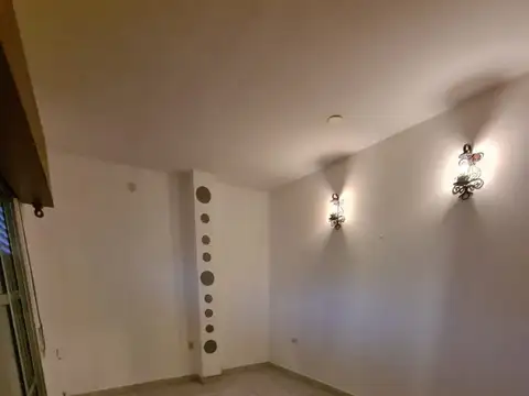 Casa 6 ambientes con 2 baños