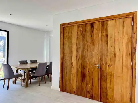 Casa 6 ambientes con 3 baños