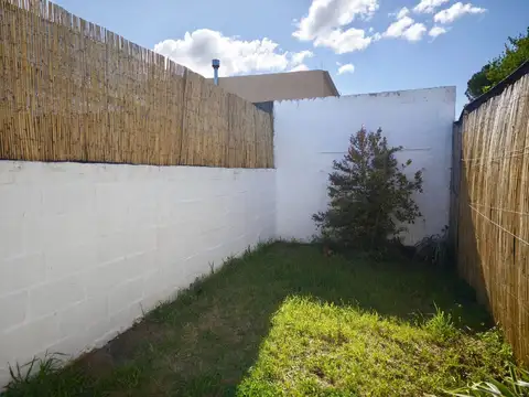 Depto Tipo Casa en Alquiler de 1 dormitorio