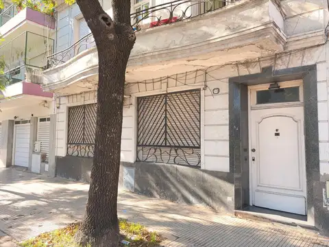 Vende Tipo Casa 2 Ambientes con Patio, en Villa del Parque