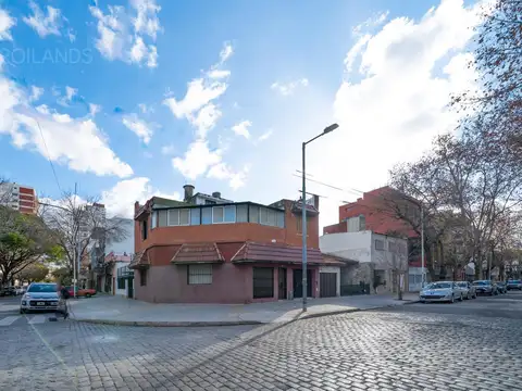 VENTA CASA EN ESQUINA  LOTE PROPIO 7 AMBIENTES COCHERAS TERRAZA VILLA URQUIZA