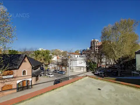 VENTA CASA EN ESQUINA LOTE PROPIO 7 AMBIENTES LUMINOSA COCHERA TERRAZA VISTA ABIERTA VILLA URQUIZA