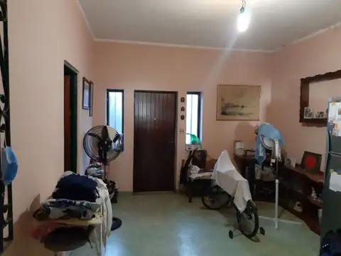 VENTA EN BLOCK DE 5 UNIDADES (2 LOCALES AL FRENTE + 3 VIVIENDAS)