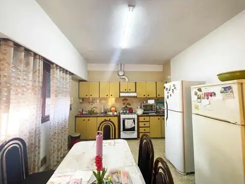 Depto Tipo Casa 6 ambientes con 2 baños