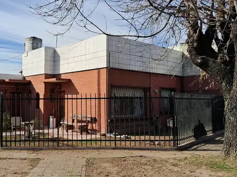 CASA EN VENTA DE 3 AMBIENTES - EL PALOMAR - APTO CREDITO