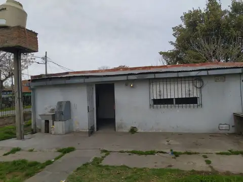 Oportunidad  Casa sobre amplio lote a 100m av. San Martin!