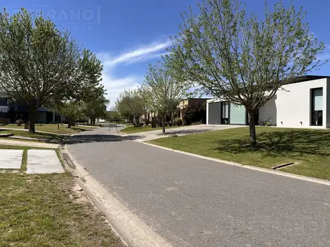 JBI. Alquiler casa  de 6 ambientes y vista directa al golf en el barrio El Cantón Golf, Escobar