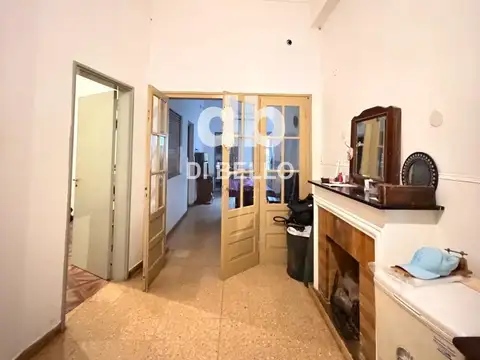 Local comercial y casa en P. Baja y Oficina y Depto en P. Alta
