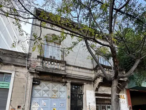 EXCELENTE GALPON EN LA CALLE CASTRO AL 2200, BOEDO